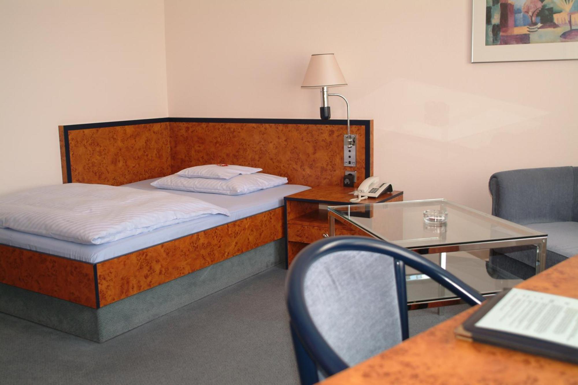 Hotel Arkadia Friedrichsdorf Buitenkant foto