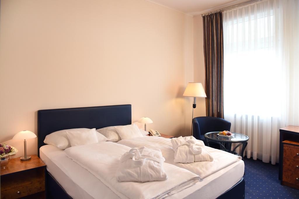 Hotel Arkadia Friedrichsdorf Buitenkant foto