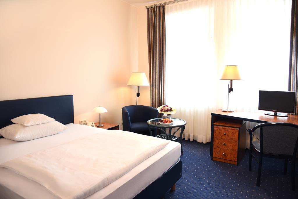 Hotel Arkadia Friedrichsdorf Buitenkant foto